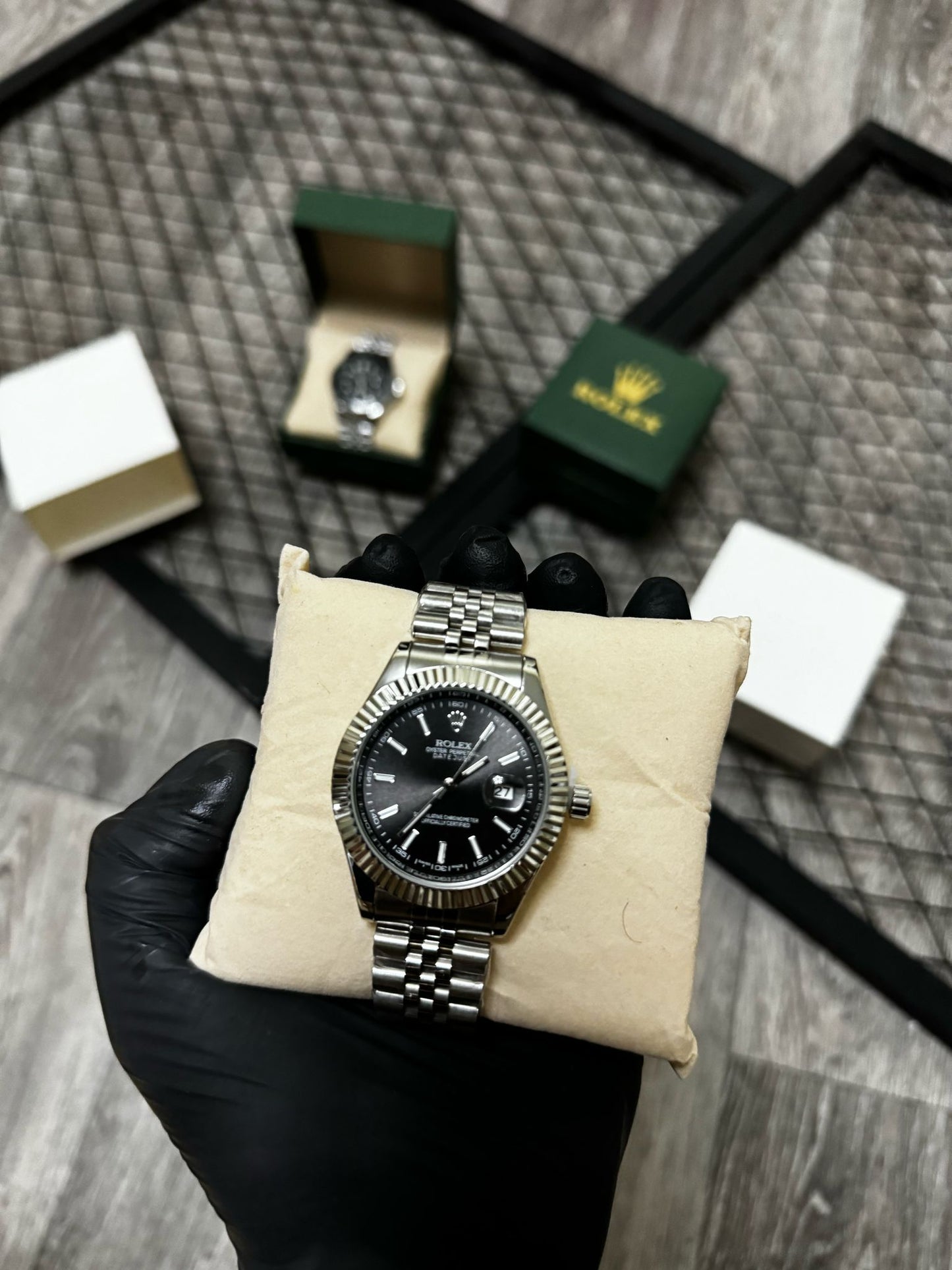 Reloj Rolex plateado negro y blancos