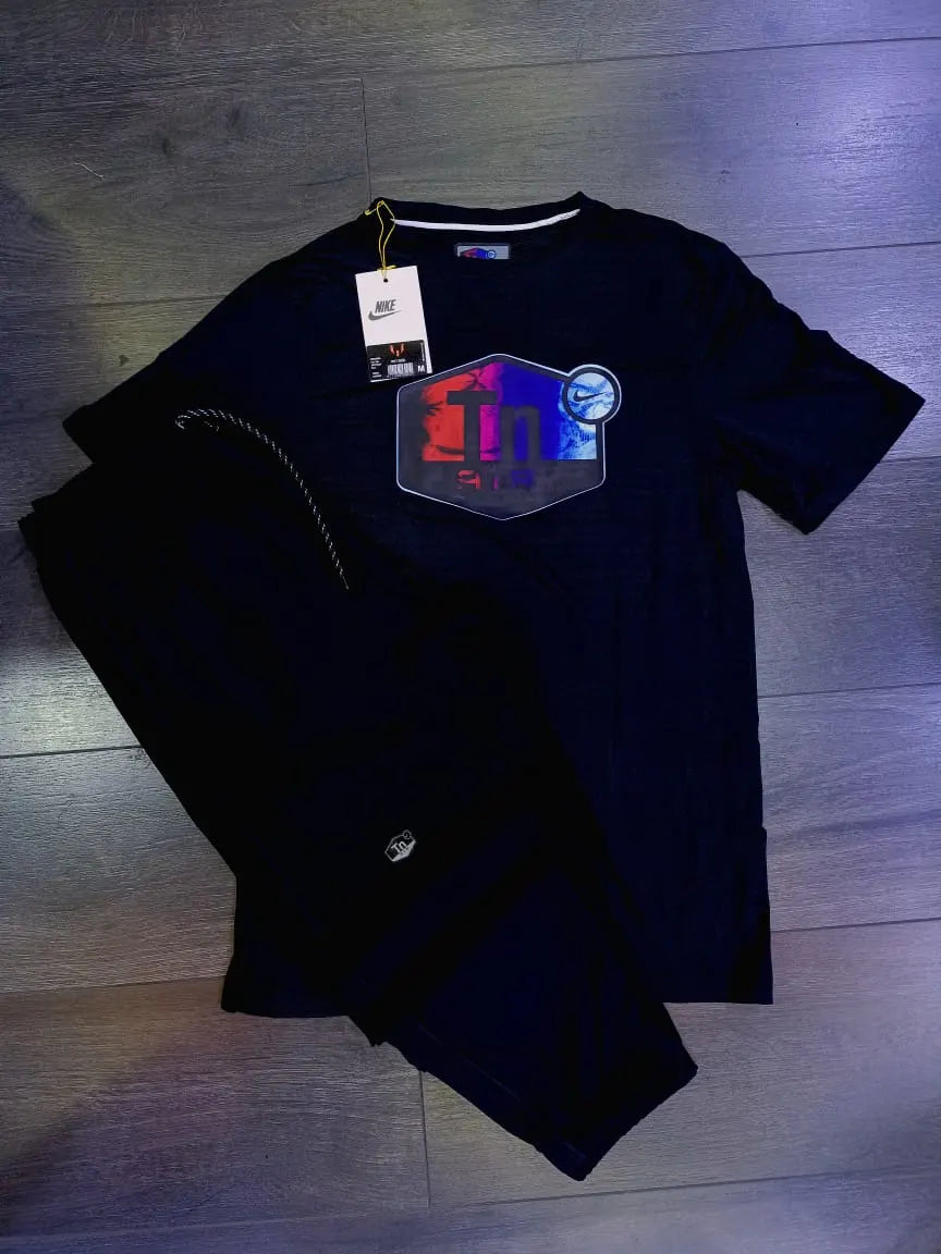 Conjunto NIKE TN negro logo azul y rosa negro