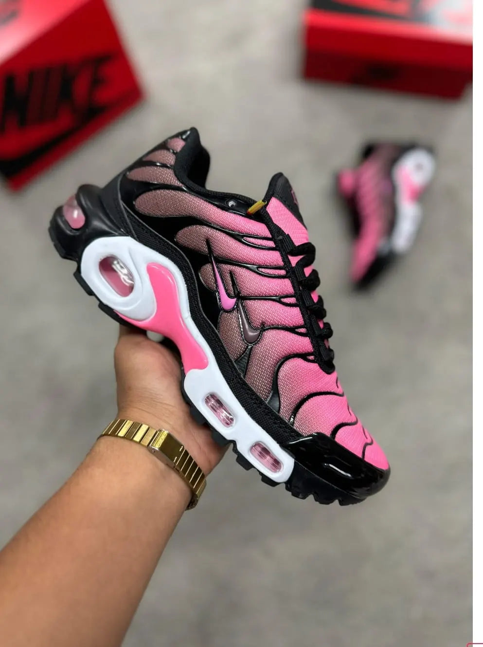 Nike tn negra y rosa logo doble contorno negro