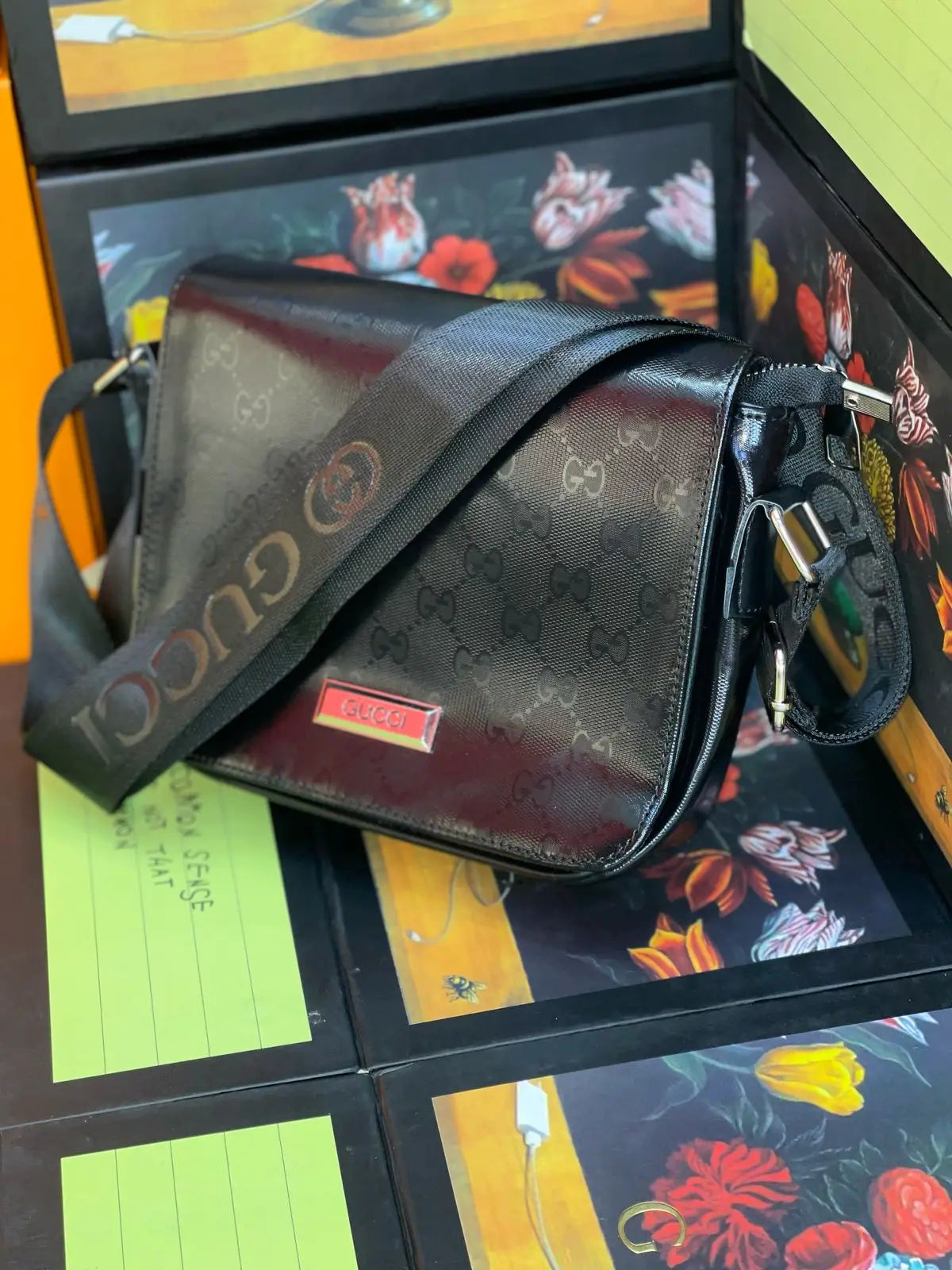 Bandolera GUCCI negro logos pequeños logo rojo