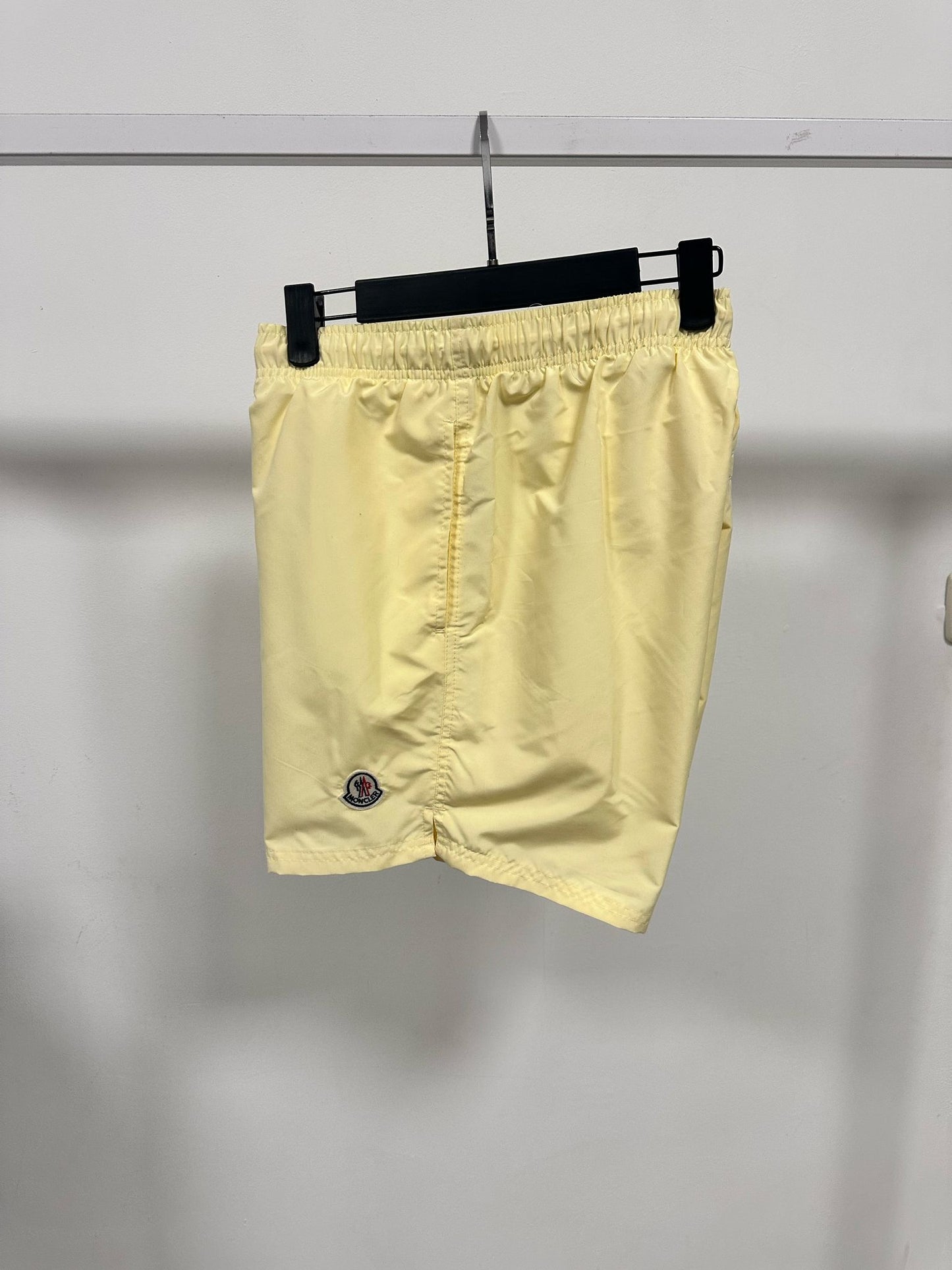 Bañador Moncler amarillo logo blanco