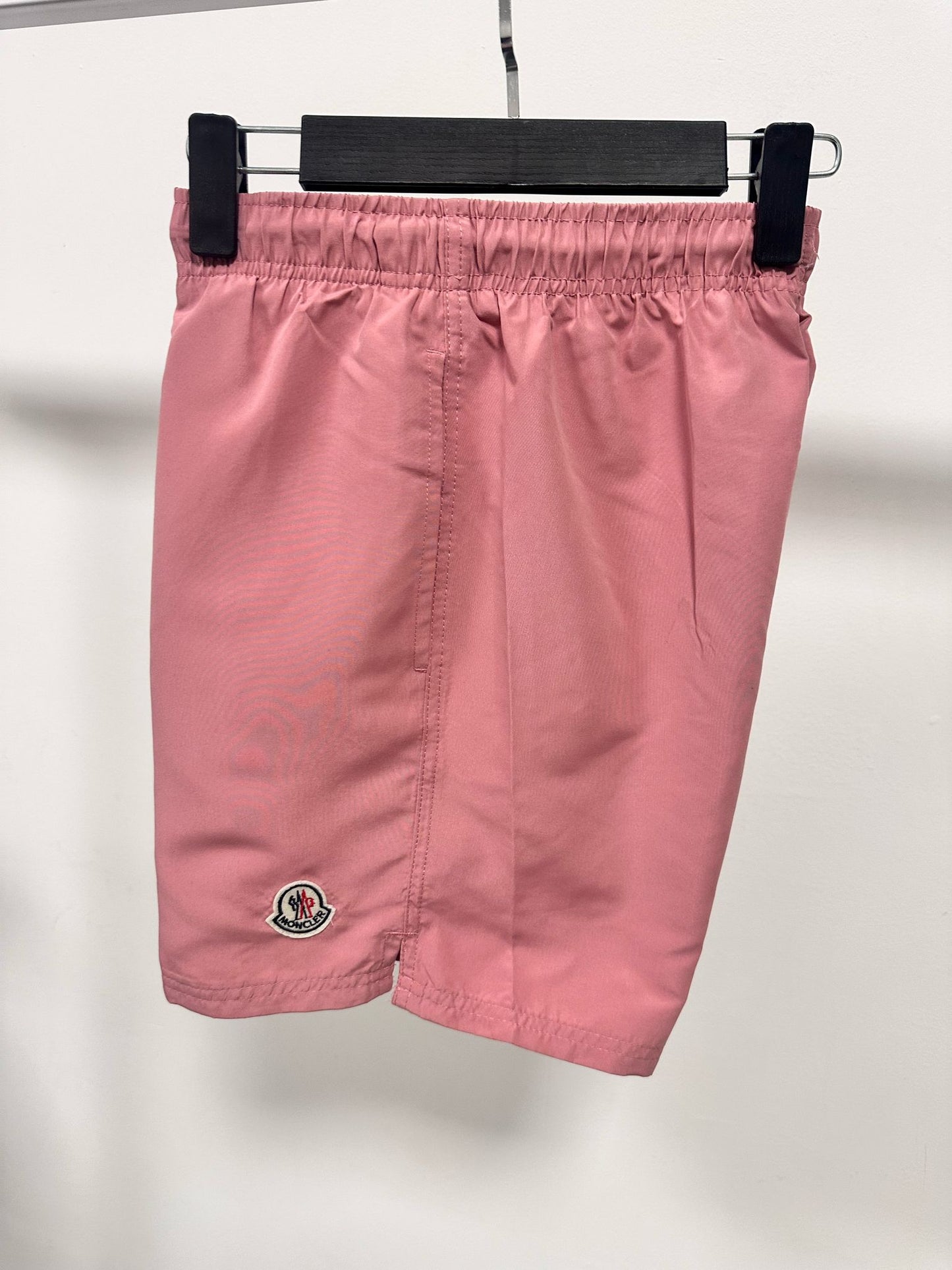 Bañador Moncler rosa logo blanco