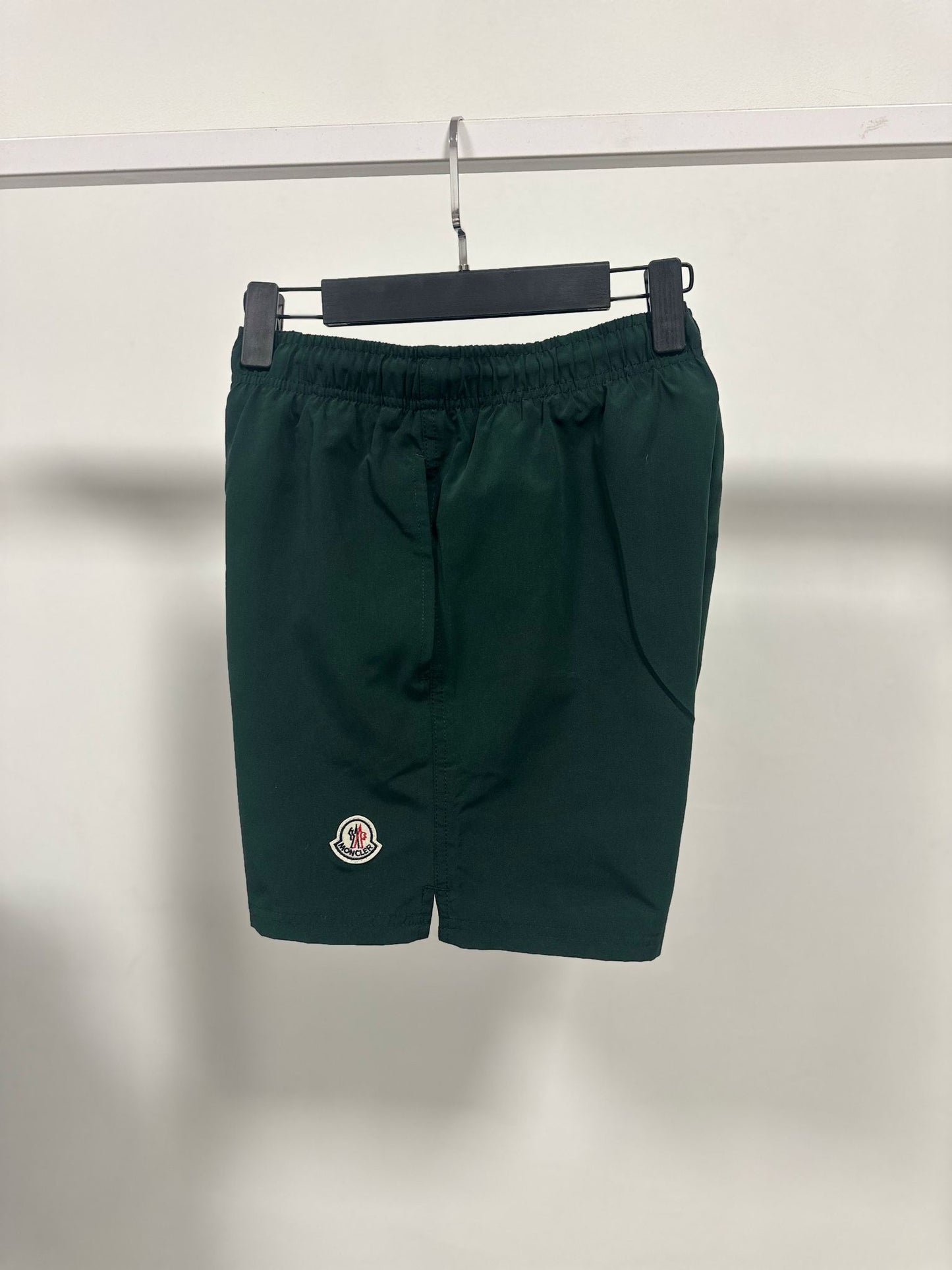 Bañador Moncler verde bosque logo blanco