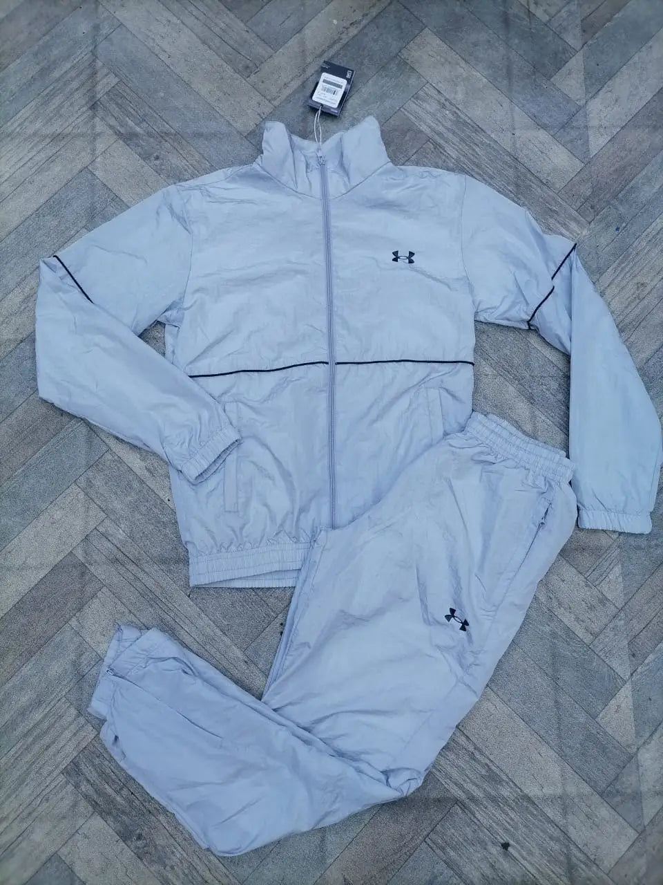 Chandal under armour gris logo negro