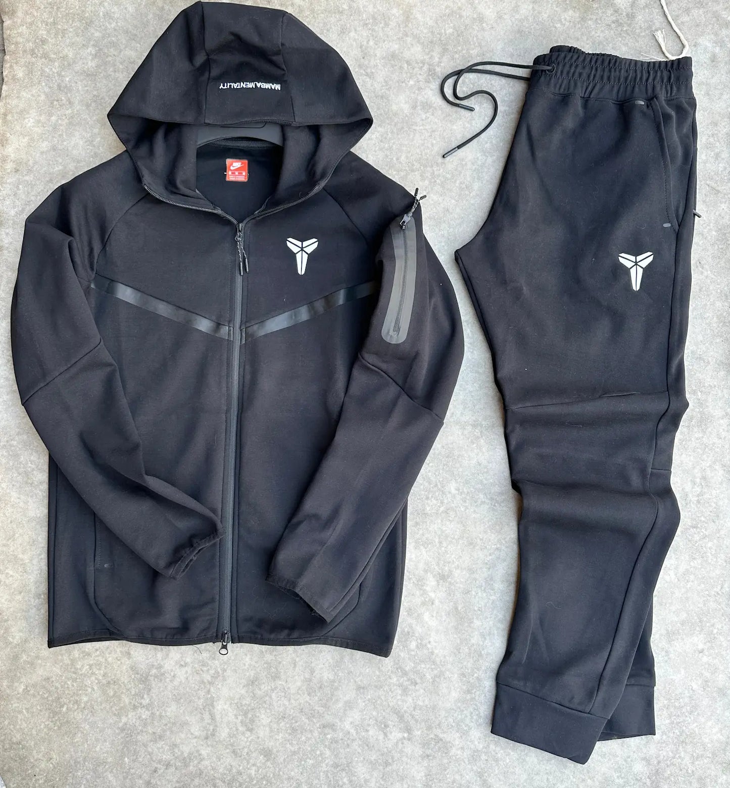 Nike tech x mamba negro logo blanco