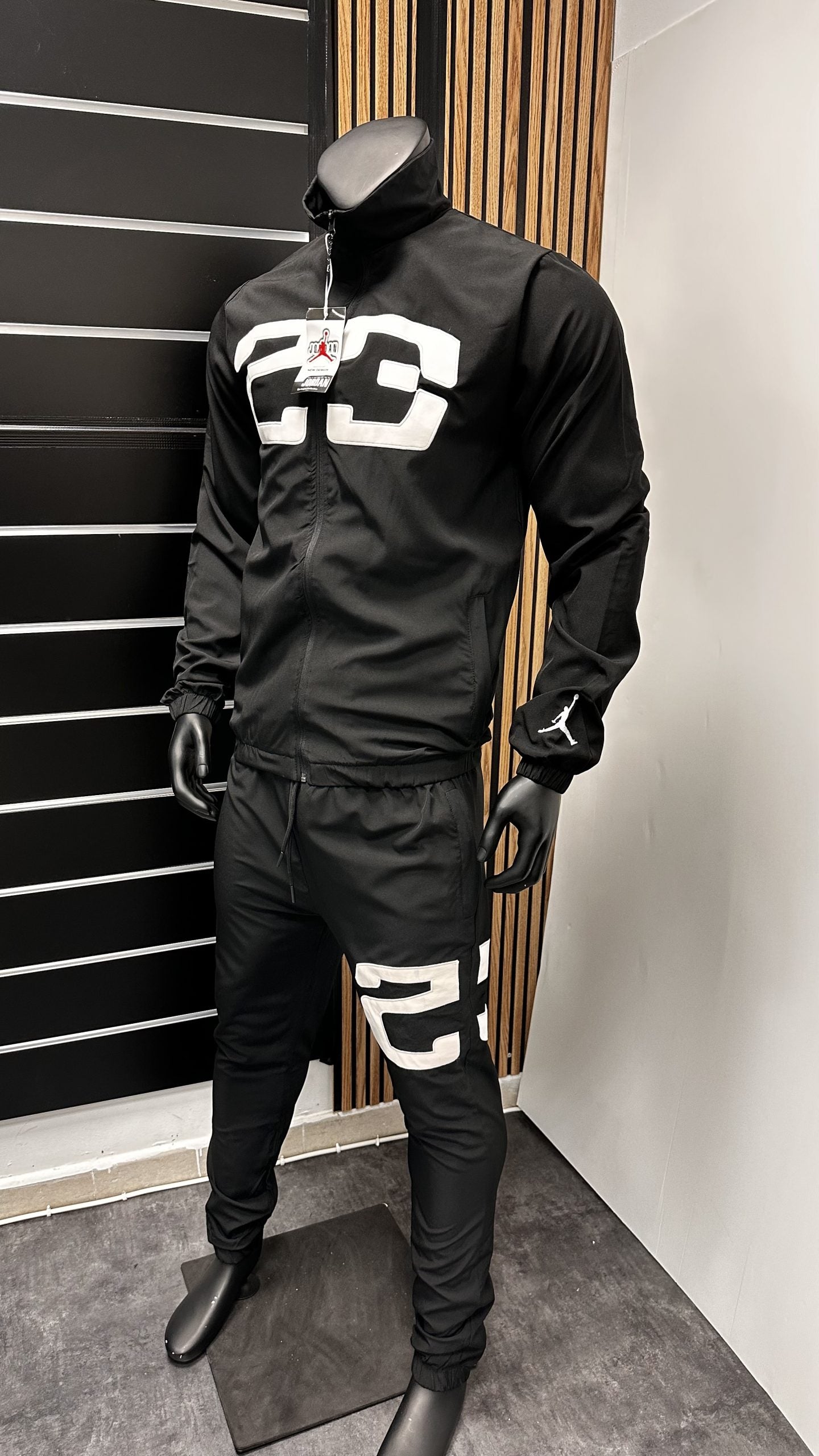 Chandal jordan negro logo blanco numeros