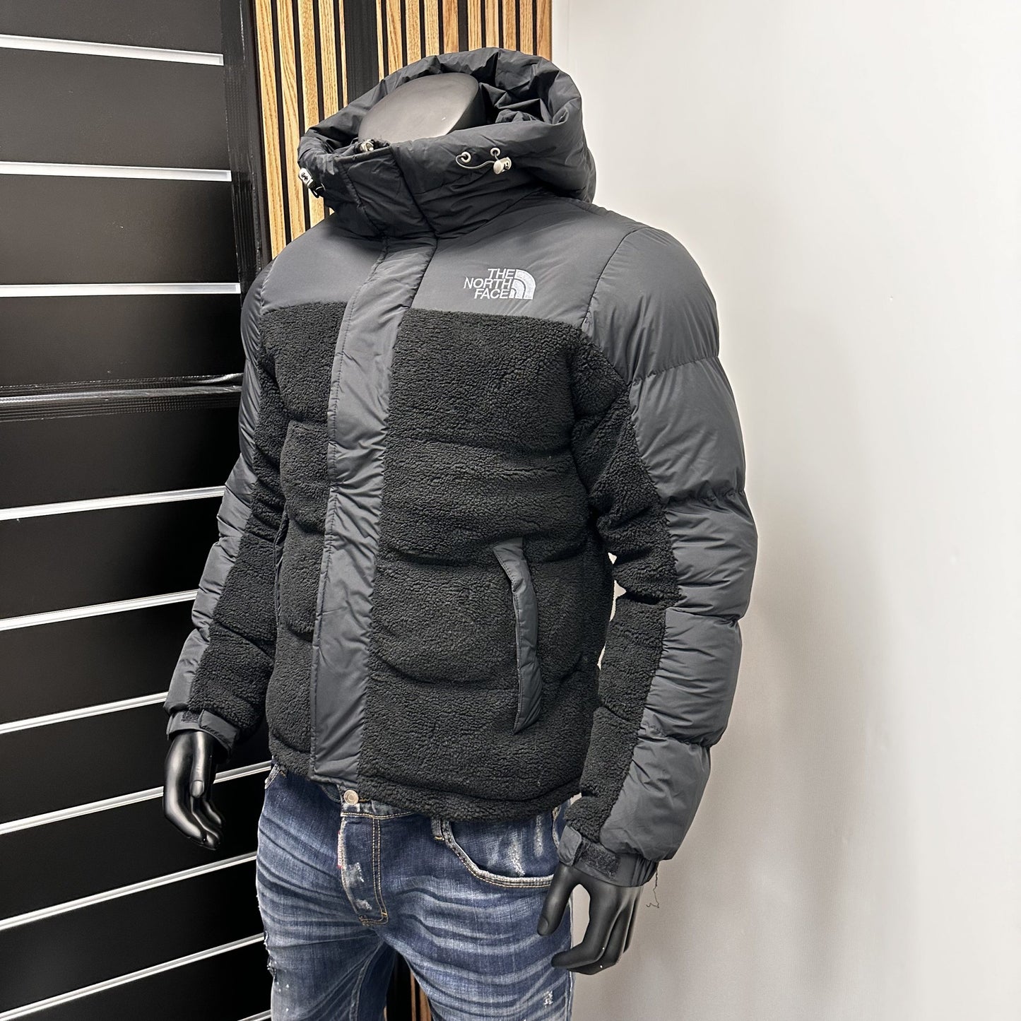 Chaqueta North Face gris y negro