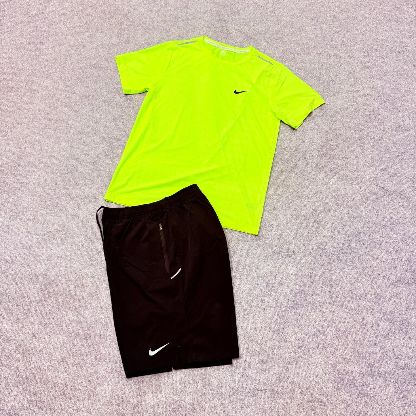 Conjunto nike amarillo fluor logo negro
