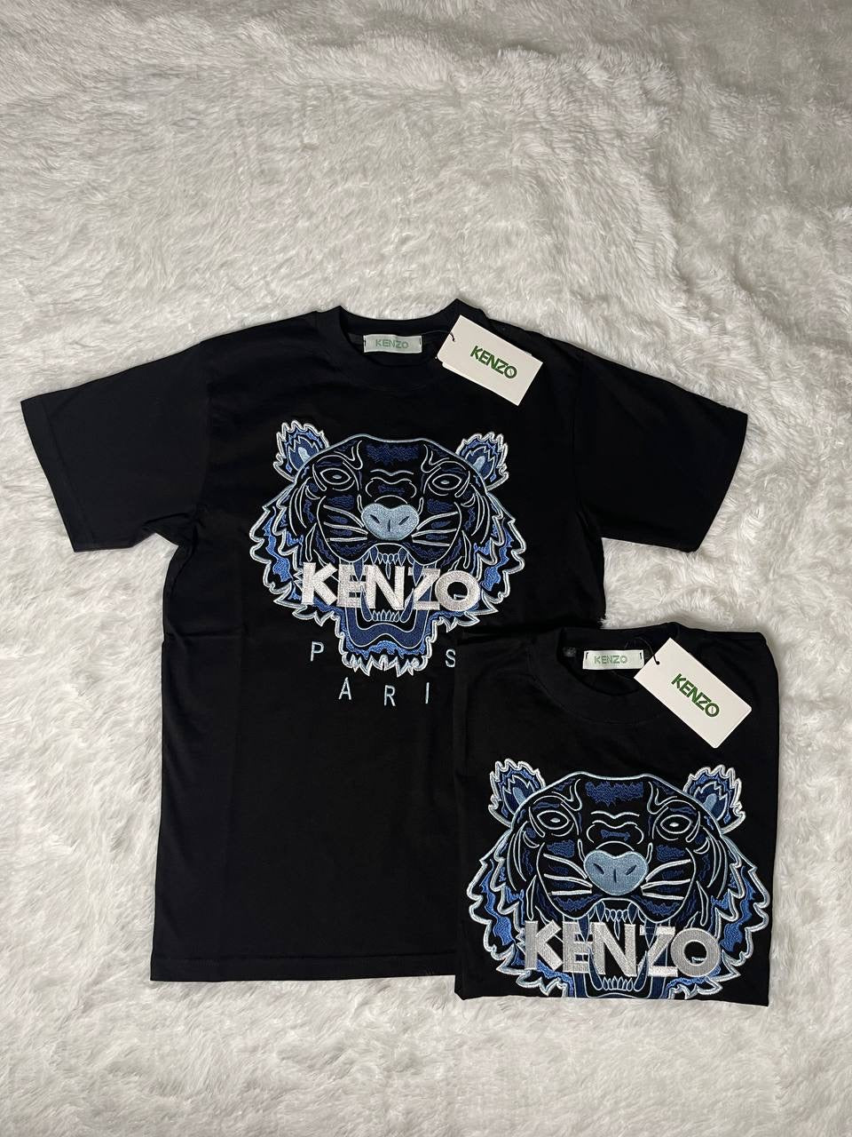 Camiseta kenzo negra logo grande azul y blanco