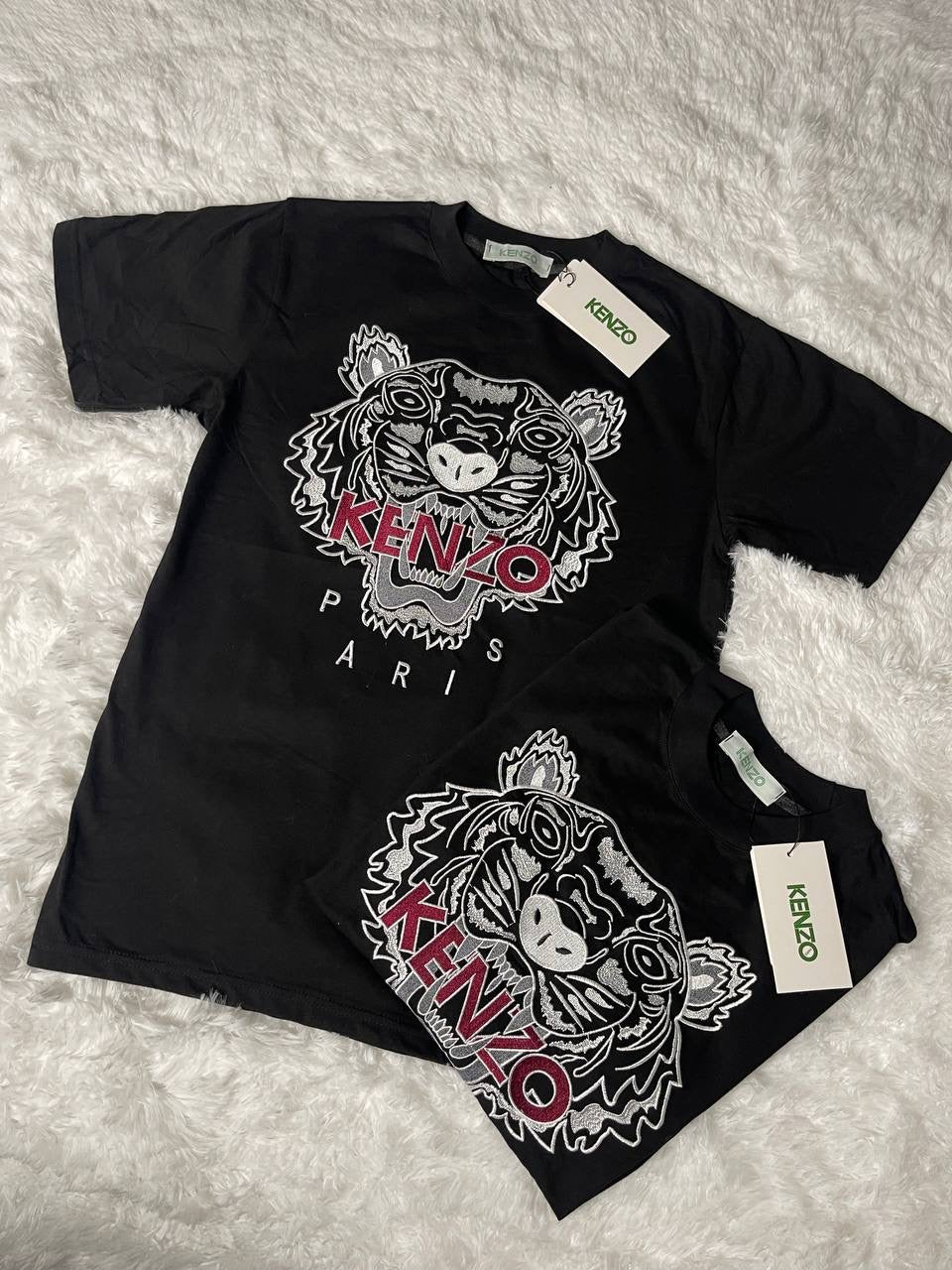 Camiseta kenzo negra logo grande gris y rosa