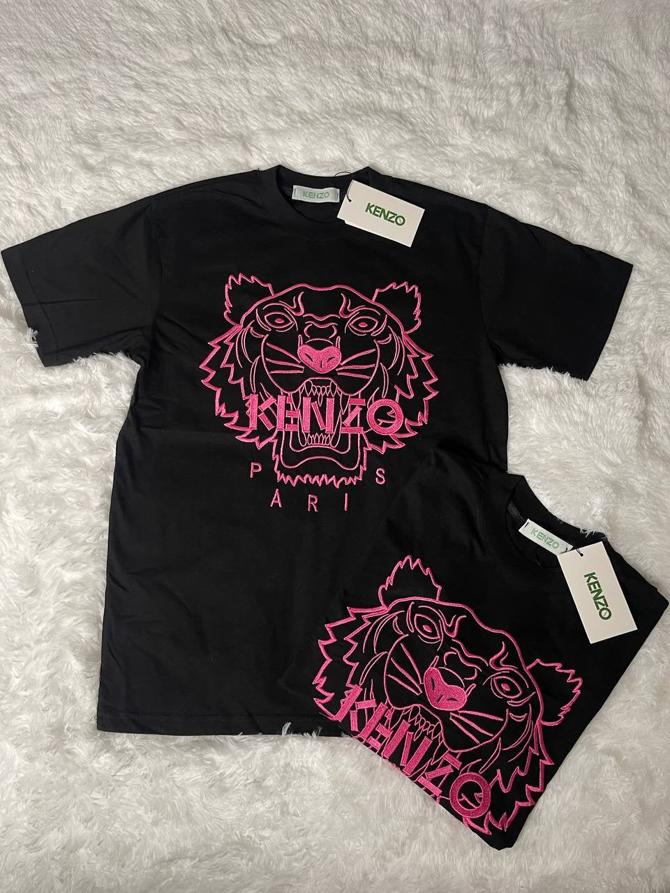 Camiseta kenzo negro logo grande rosa