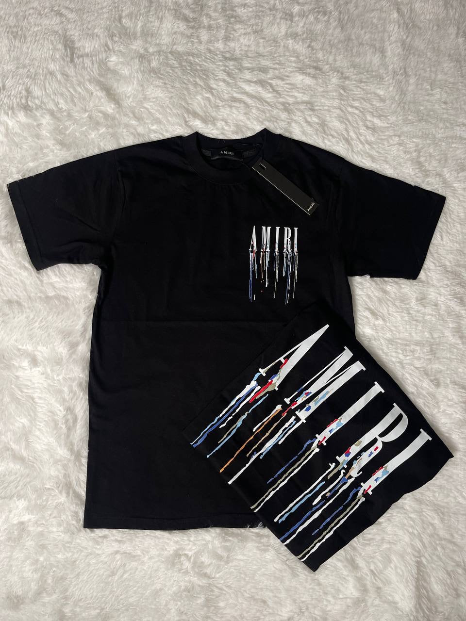 Camiseta amiri negra letras blancas colores