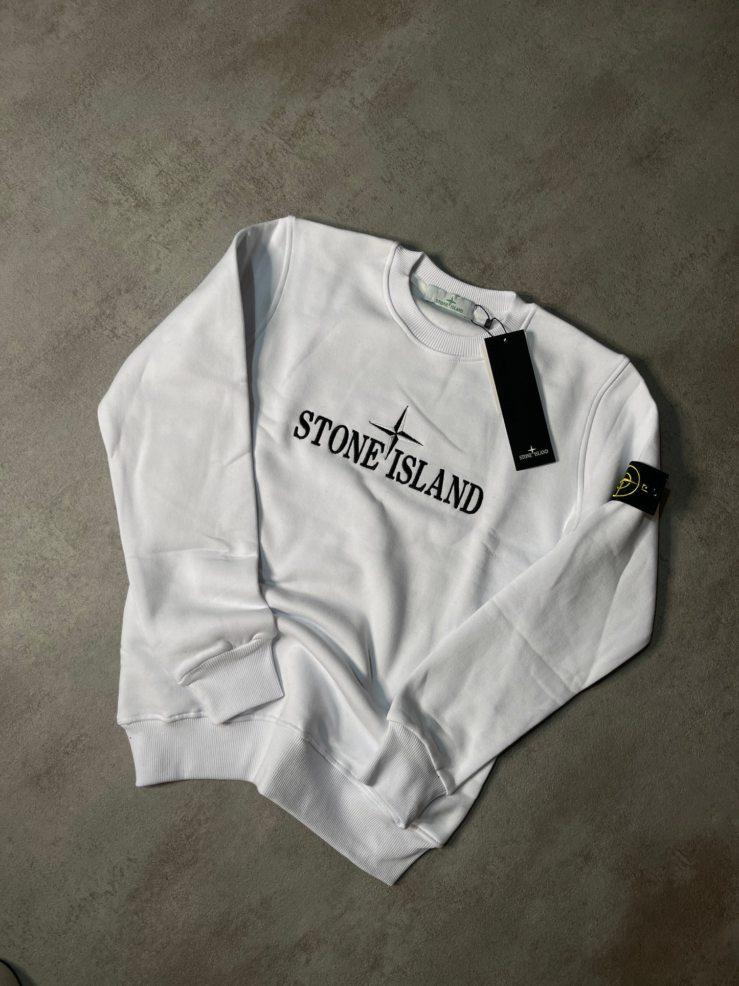 Sudadera STONE ISLAND blanca logo negro logo en manga