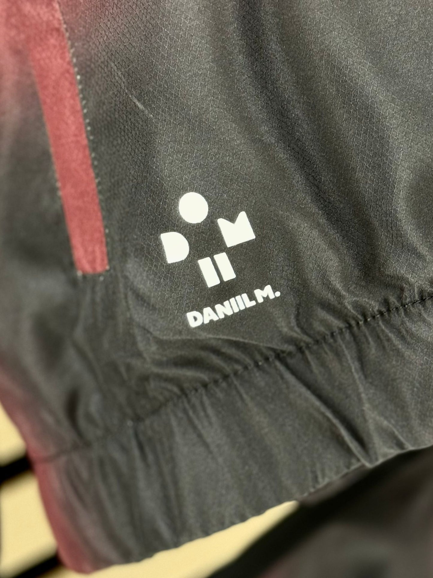 Chandal LACOSTE rosa y negro logo verde