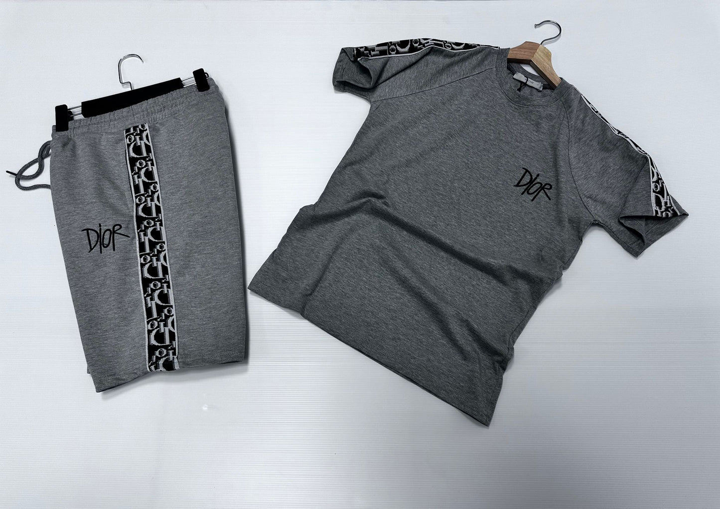 Conjunto dior gris negro detalles negros