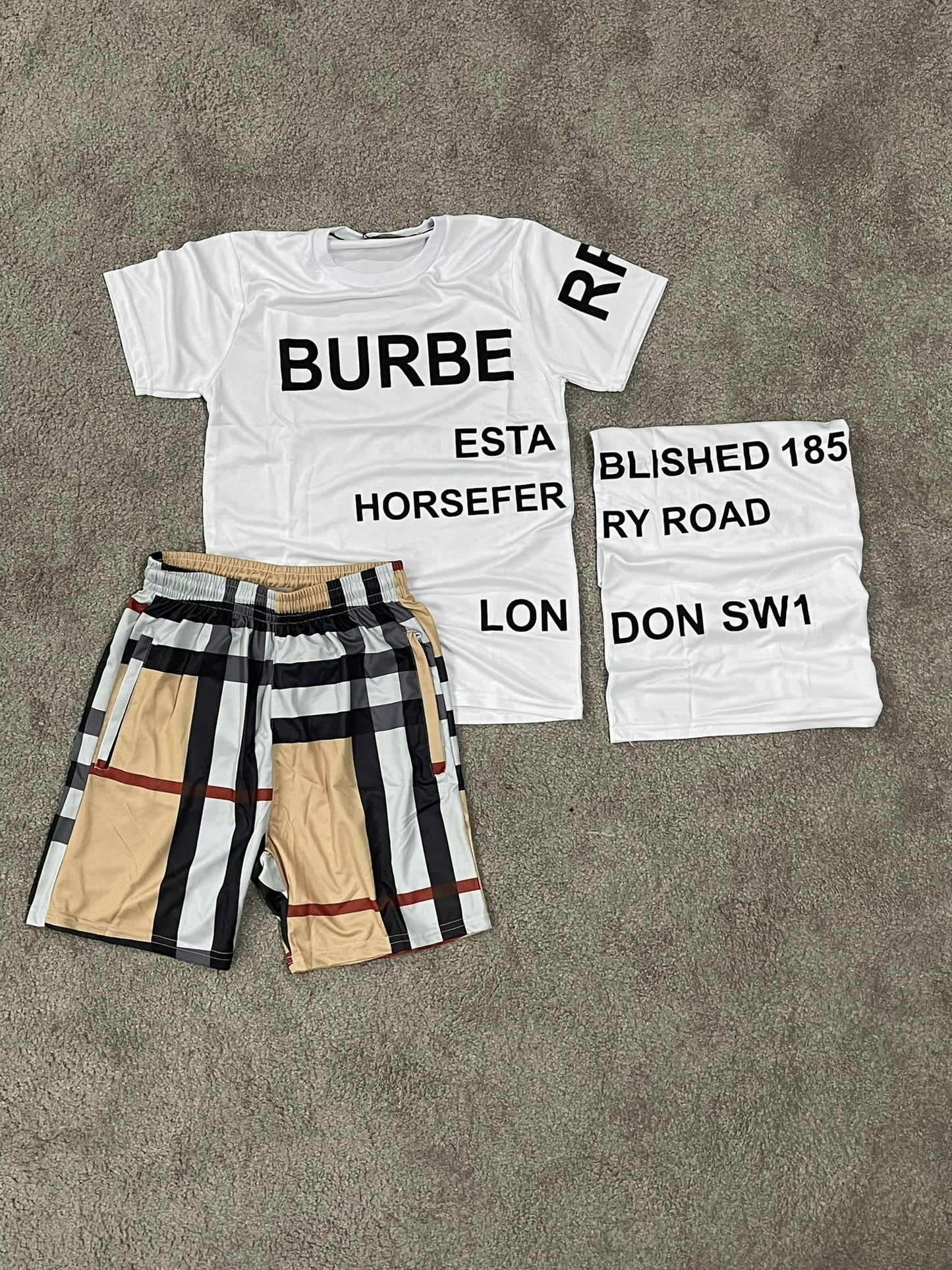 Conjunto corto burberry blanco logo negro en grande