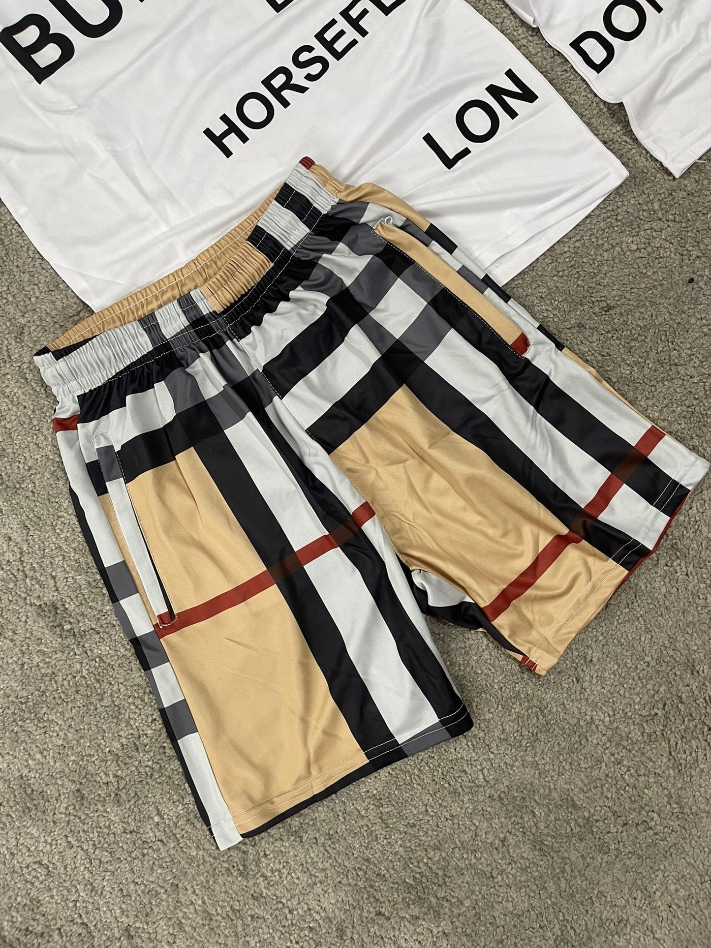 Conjunto corto burberry blanco logo negro en grande