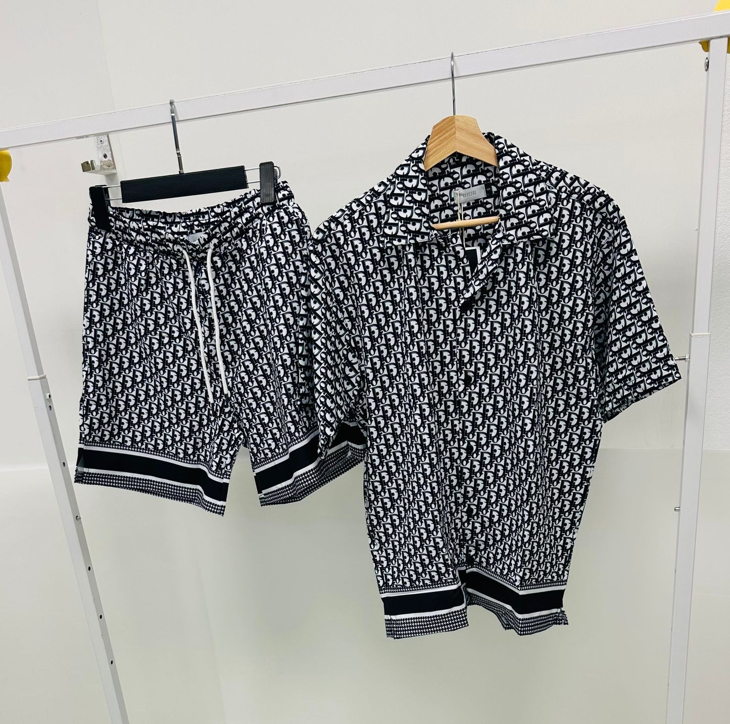Conjunto Dior negra logo blanco