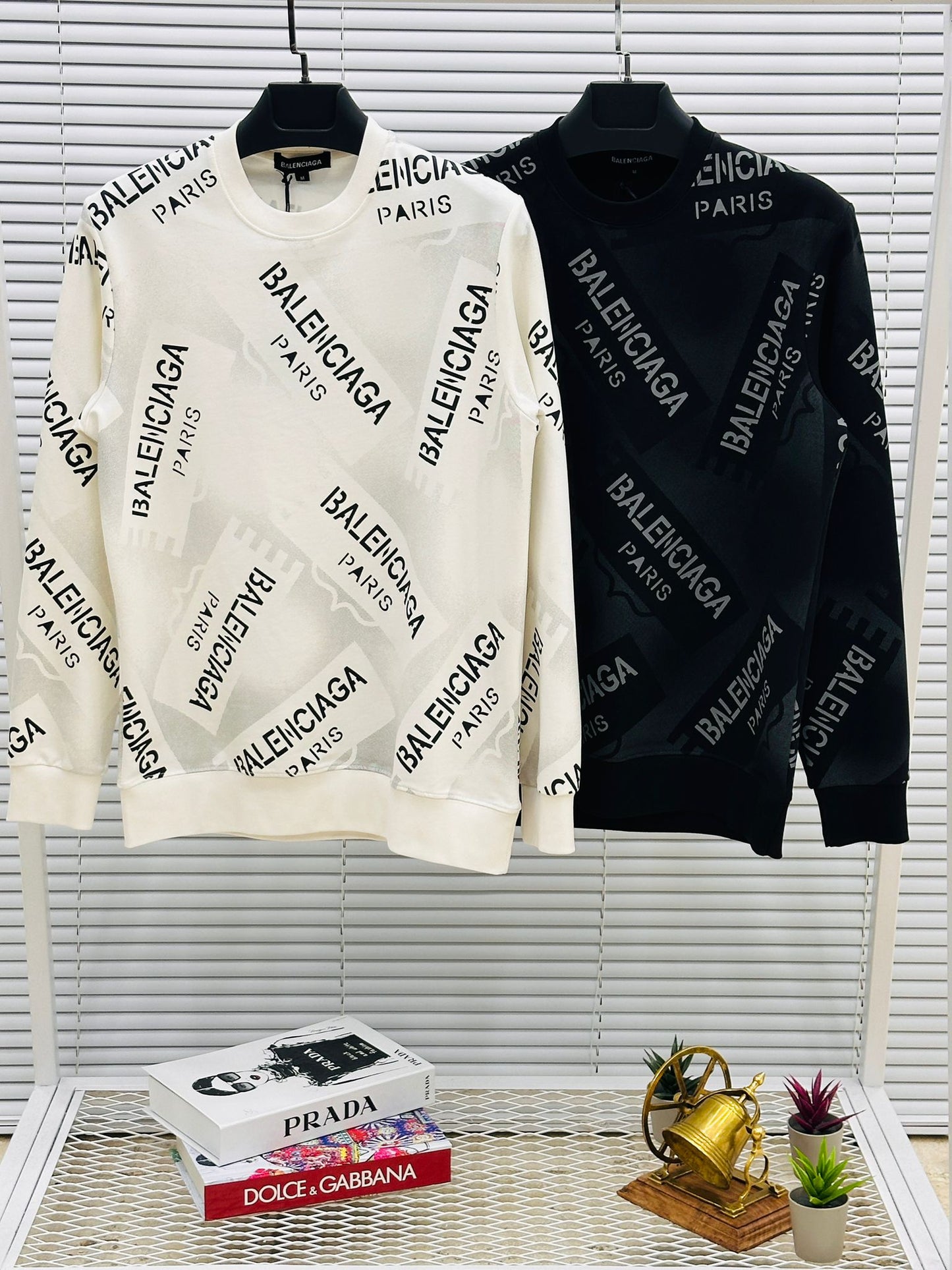Sudadera Balenciaga blanco logos negros