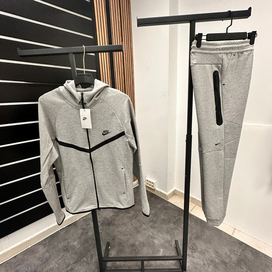 Chandal Nike Tech gris logo negro