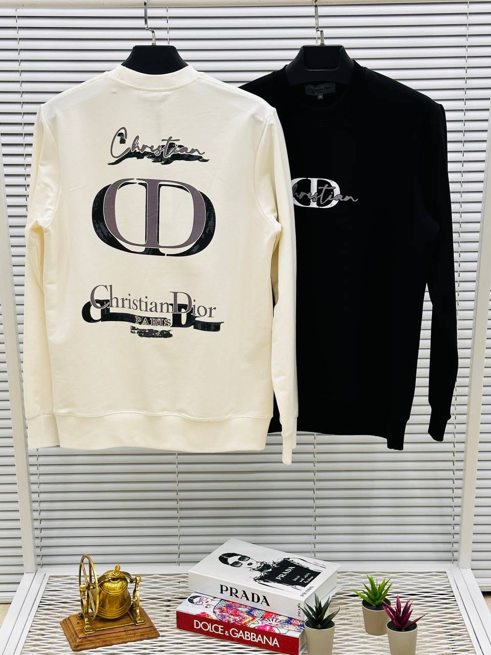 Sudadera Dior blanco logo negro y gris