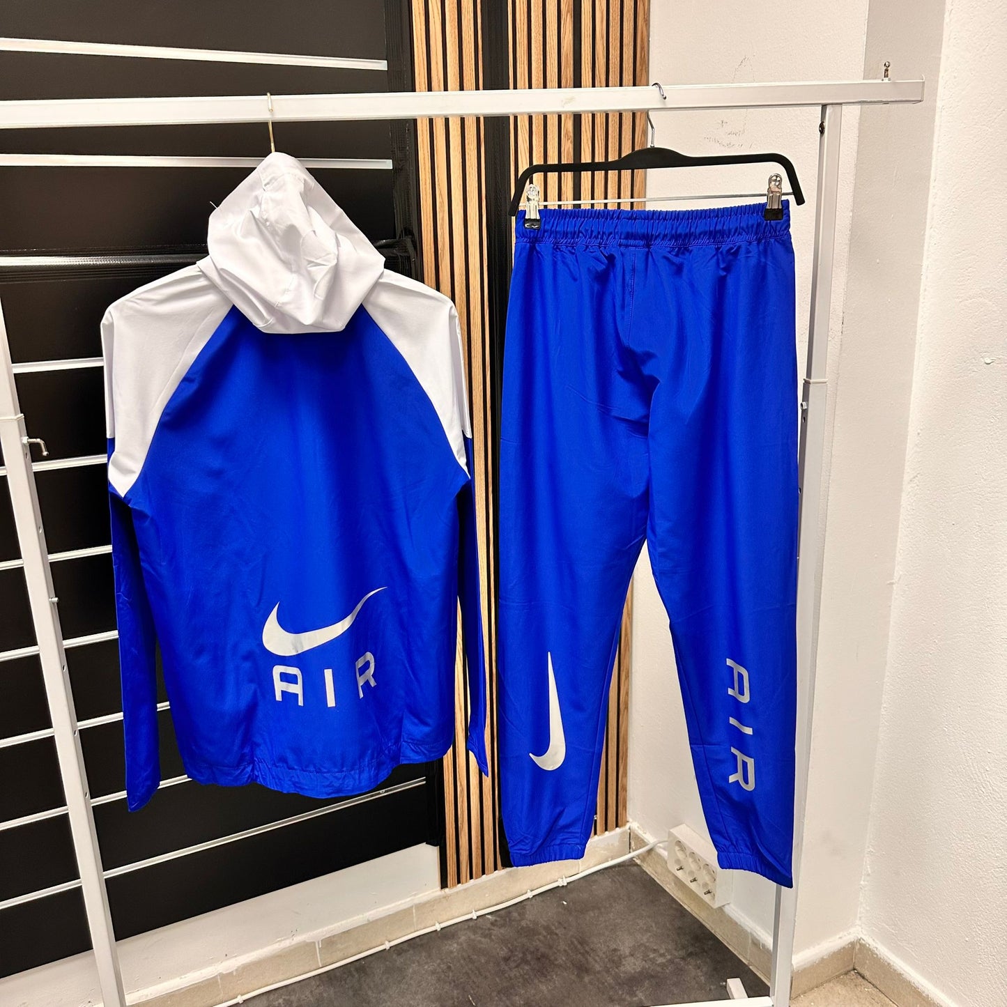 Chandal Nike air blanco y azules logo azul