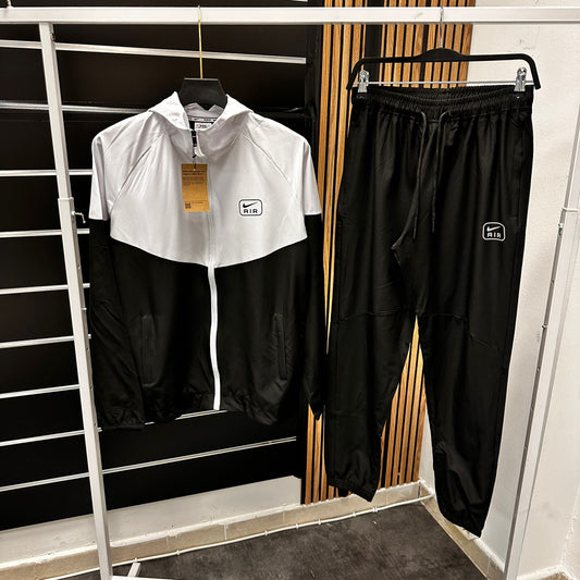 Chandal Nike air negro y blanco logo negro