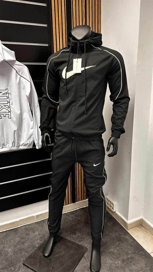 Chandal Nike negro logo grande blanco lineas blancas