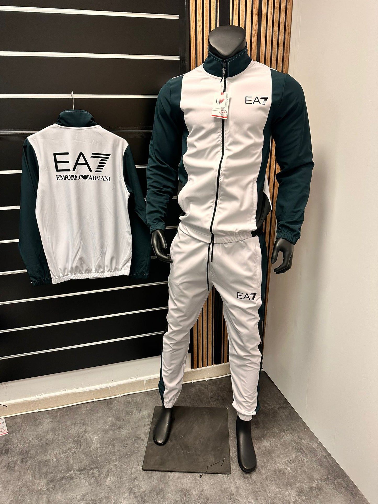 Chandal Armani blanco logo verde oscuro