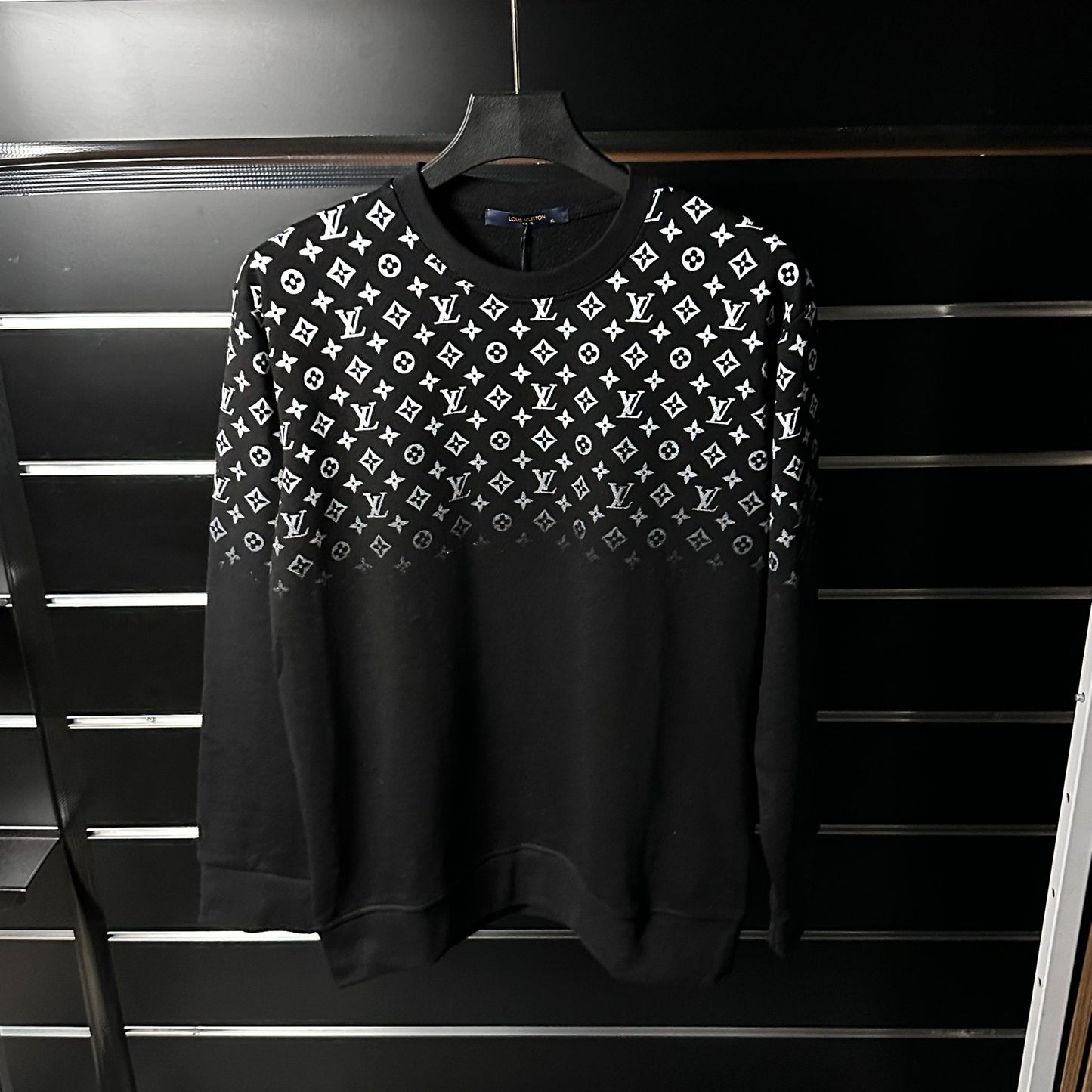 Sudadera LV blanca y negra logos pequeños