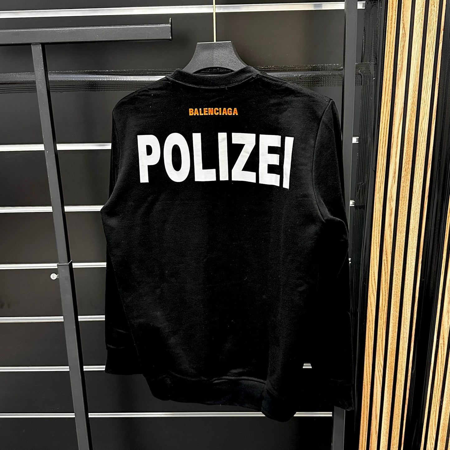 Sudadera BALENCIAGA negro logo naranja