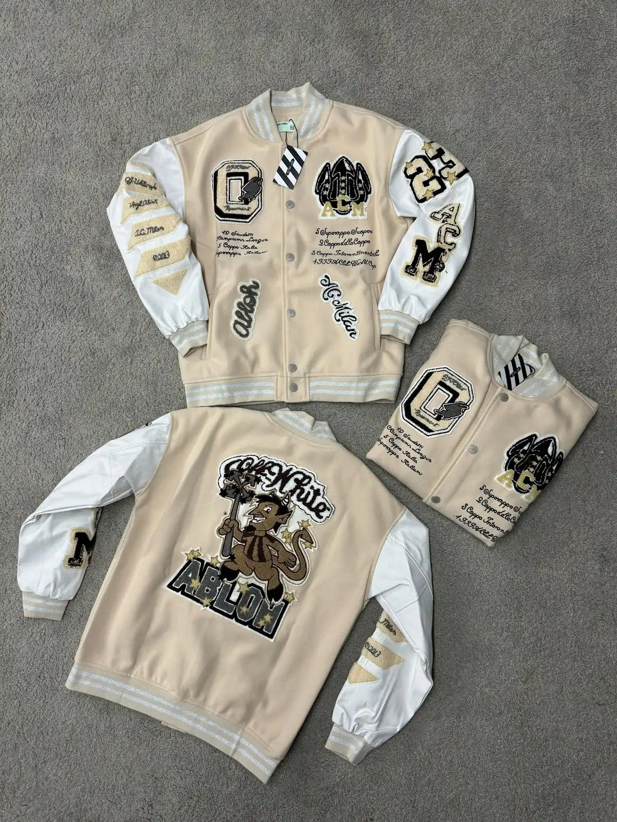 Chaqueta OFF WHITE crema logo negro y blanco detalles blancos (Copia)