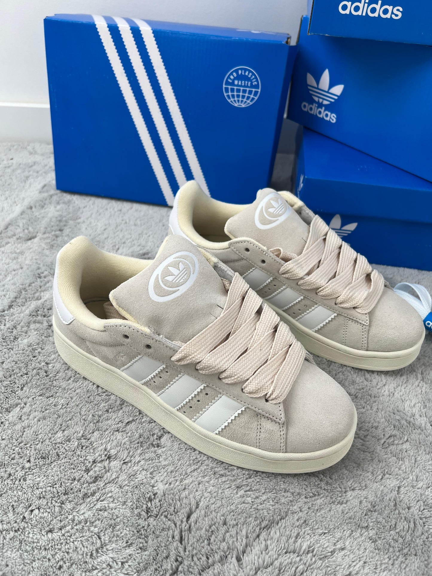 Adidas campus beige logo blanco