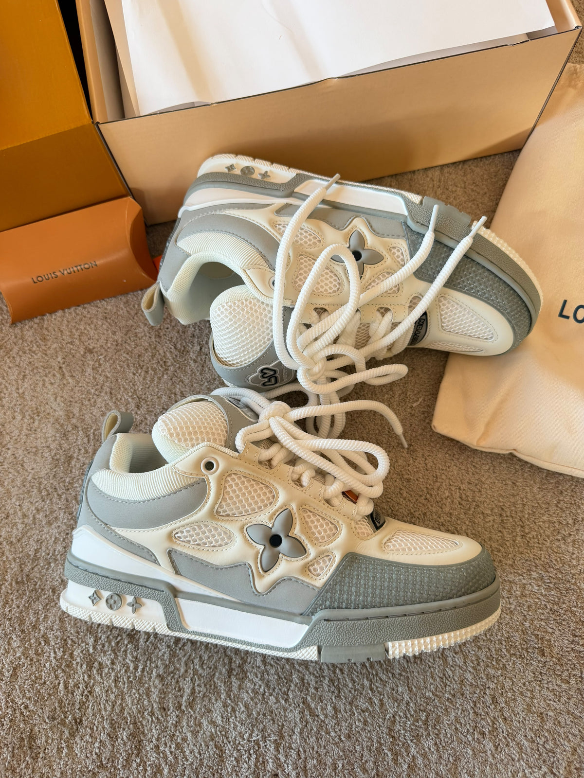 LV Skate blanca y grises