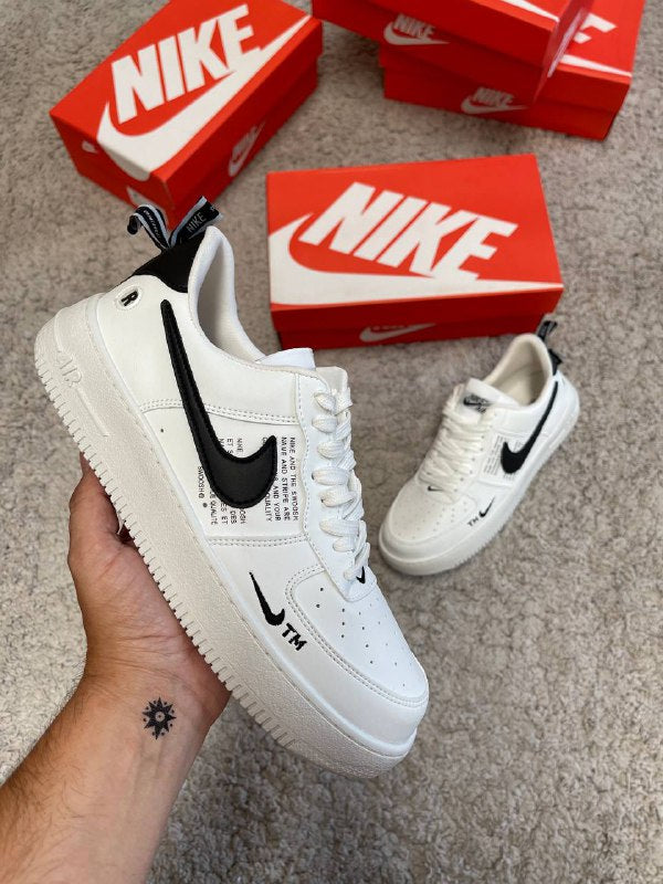AIR FORCE 1 blancas logo negro detalles negros
