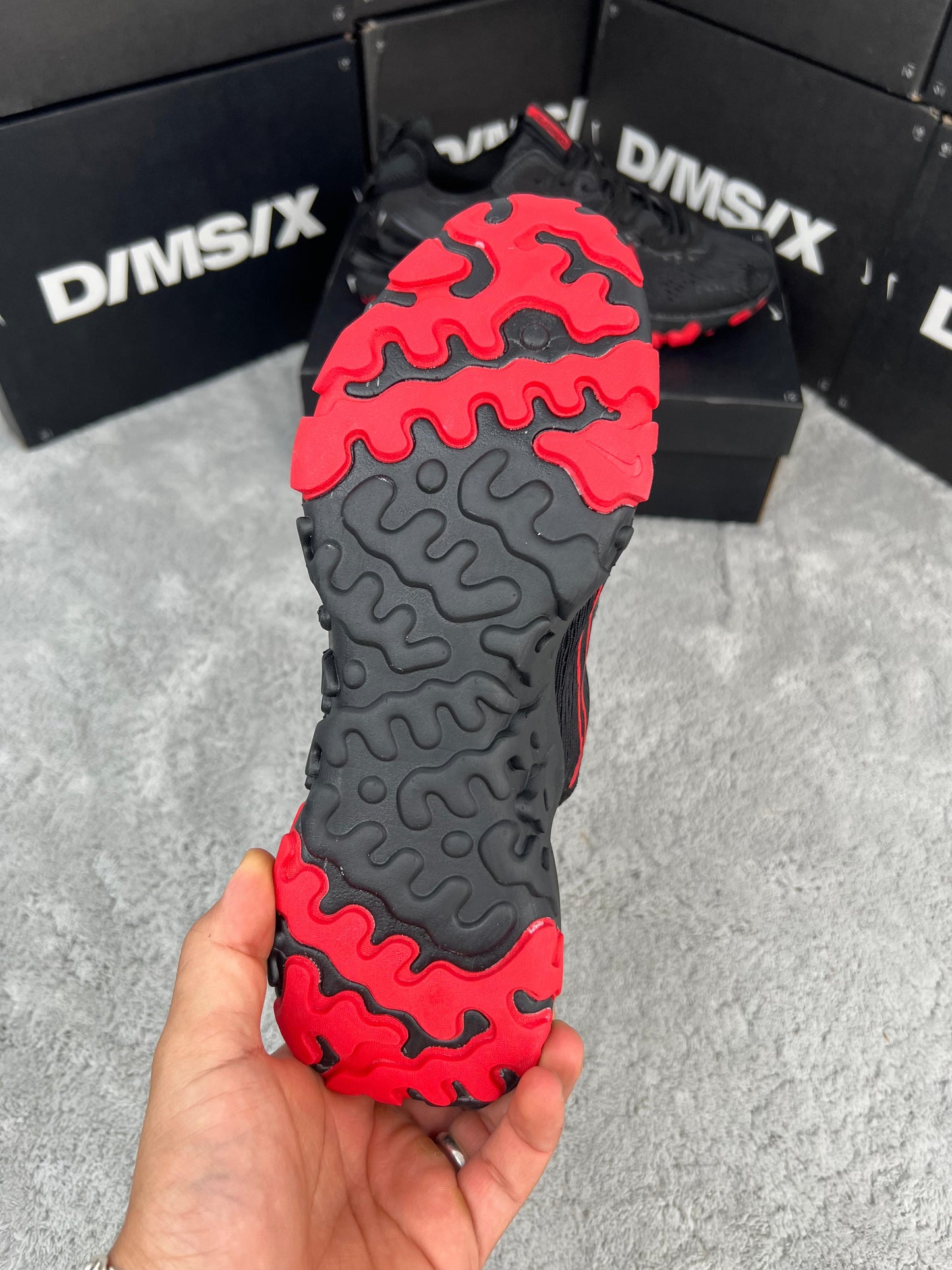 Nike react vision negras logo rojo