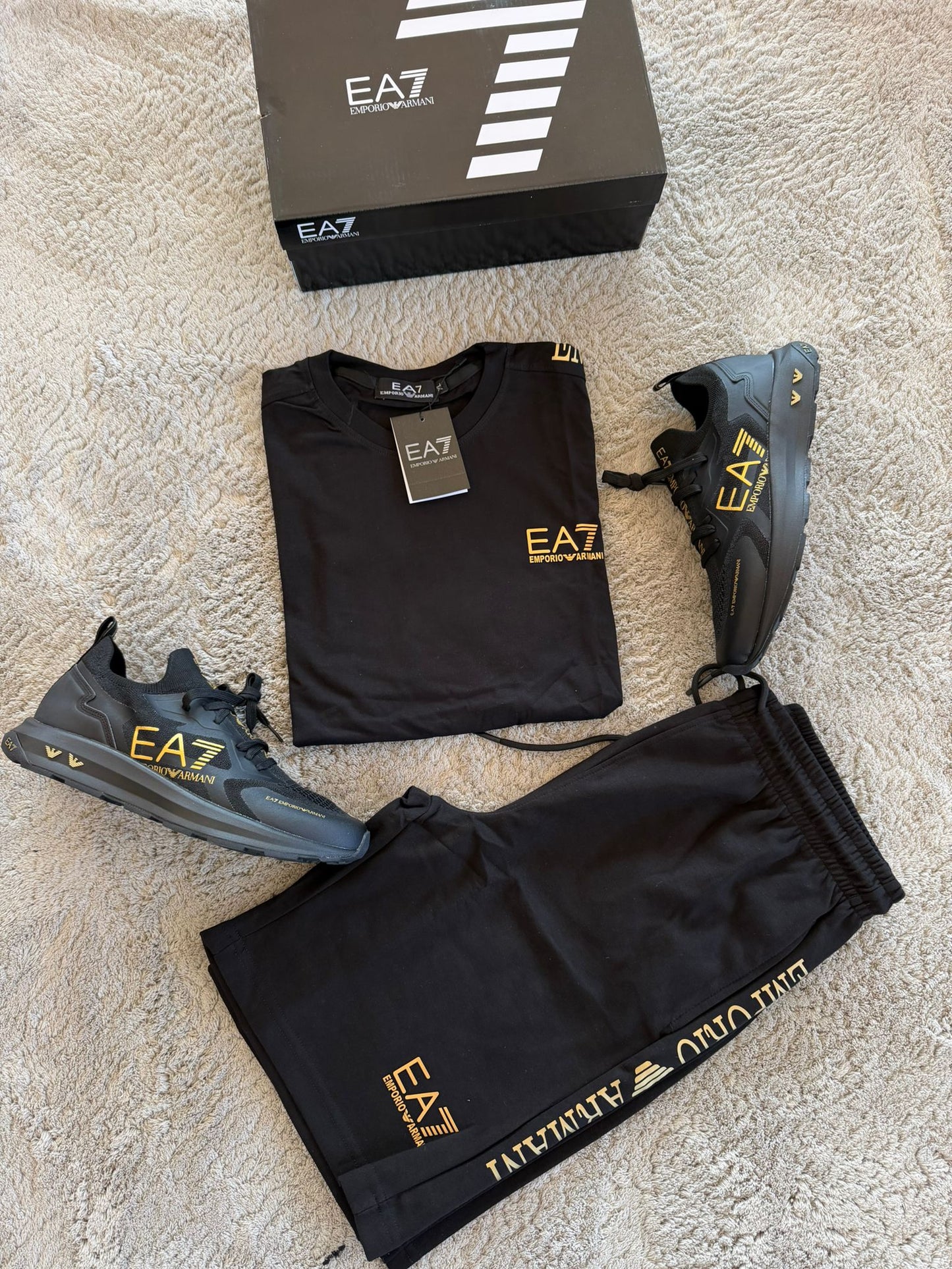 Conjunto corto armani negro logo dorado