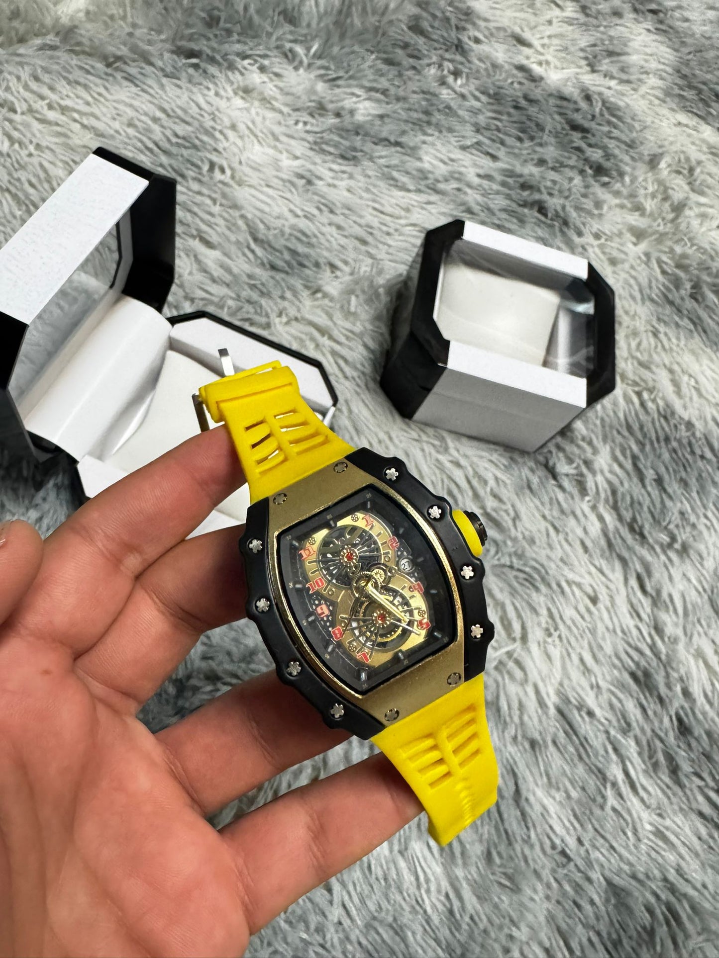 RELOJ RICHARD MILLE AMARILLO Y DORADO