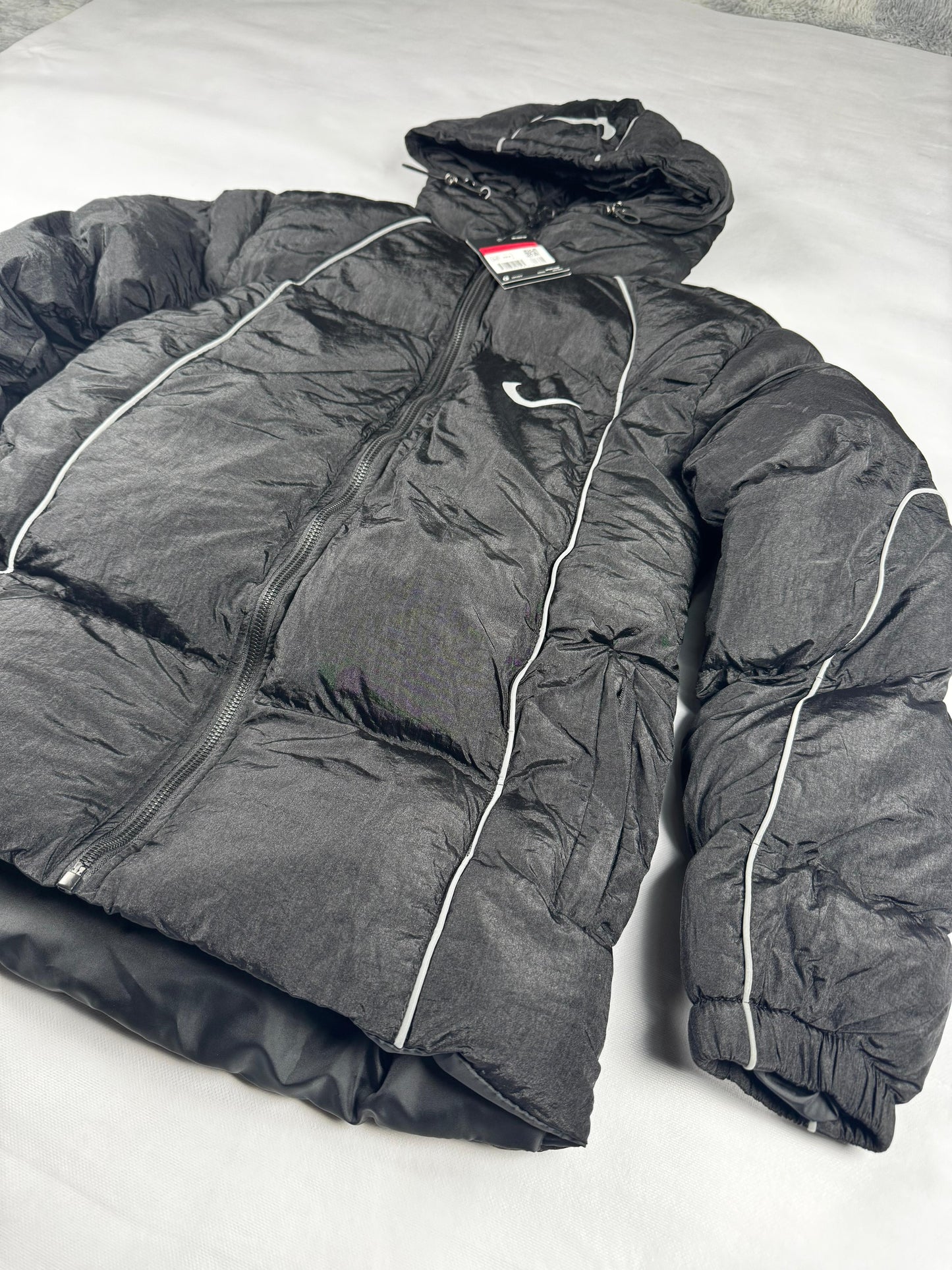 CHAQUETA NIKE NEGRA LOGO BLANCO