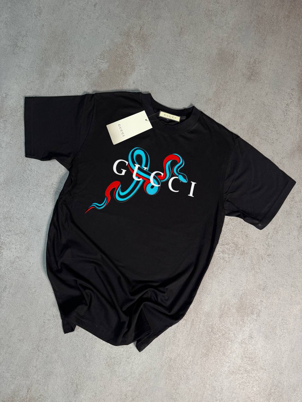 Camiseta Gucci negro logo blanco serpiente azul y rojo