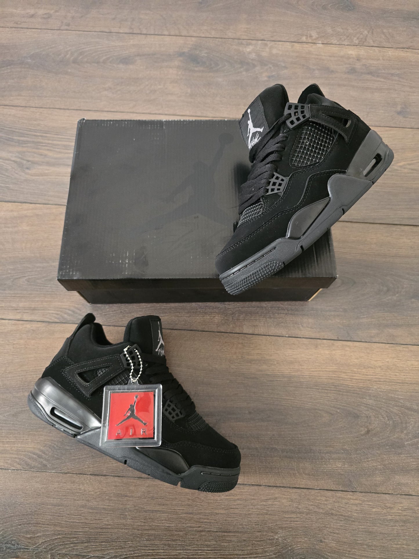 Jordan 4 negra