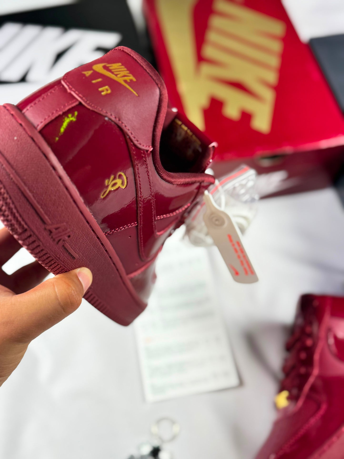 Air Force x Central Cee detalles amarillo