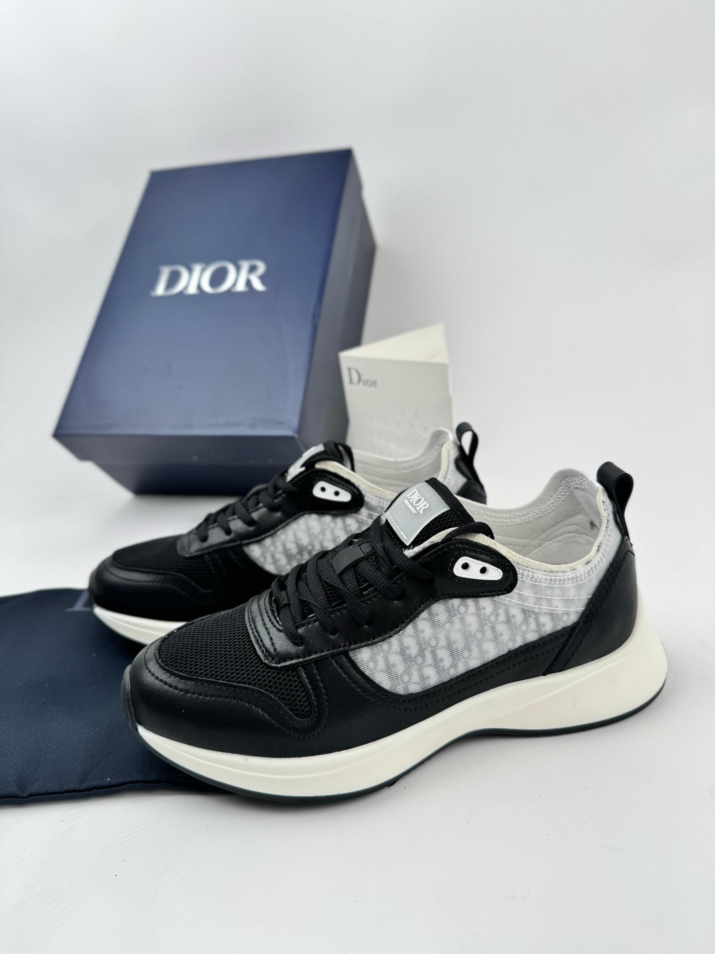 Dior b25 negras y blancas