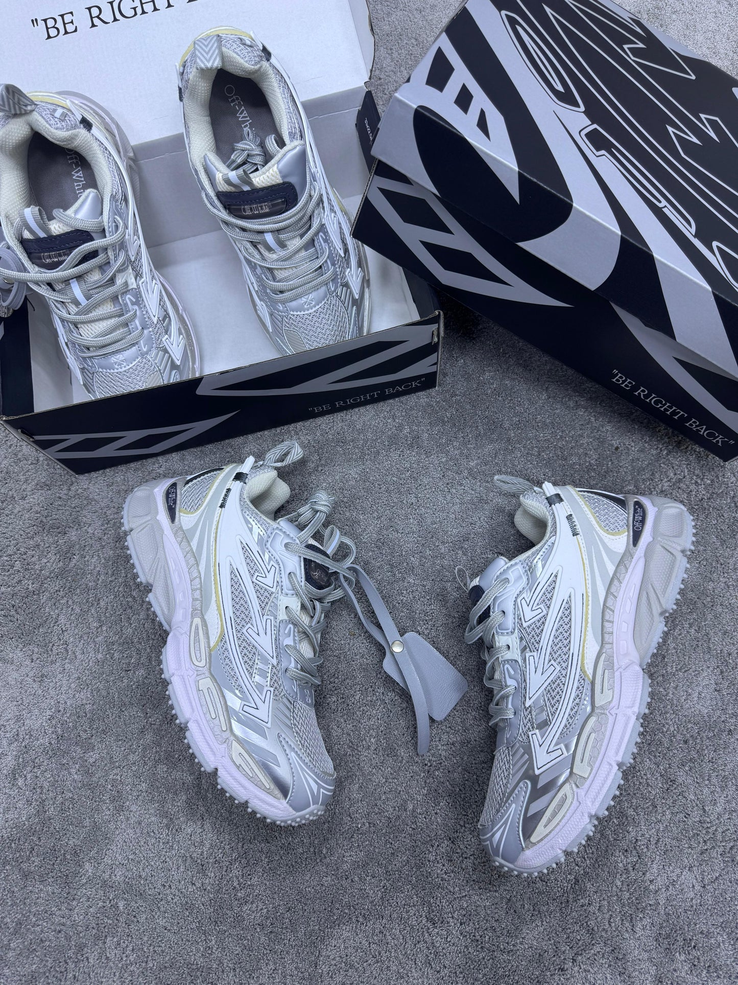 Off white blancas y grises