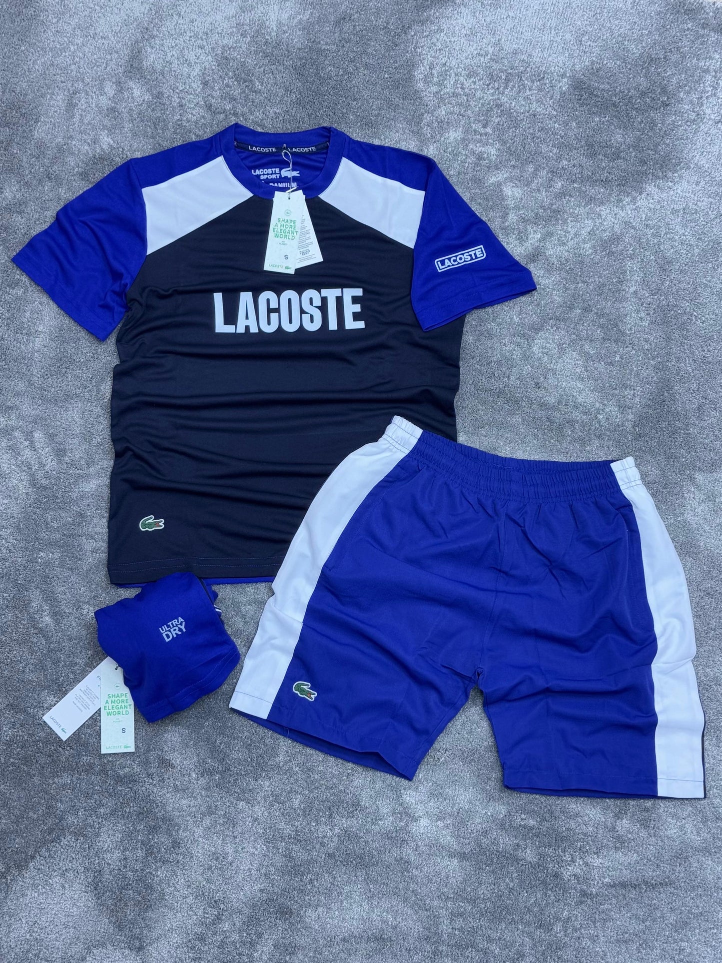 Conjunto corto lacoste azul logo blanco detalles blancos
