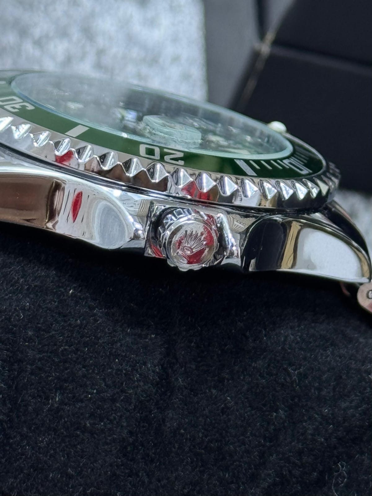 Reloj Rolex plateado y verde