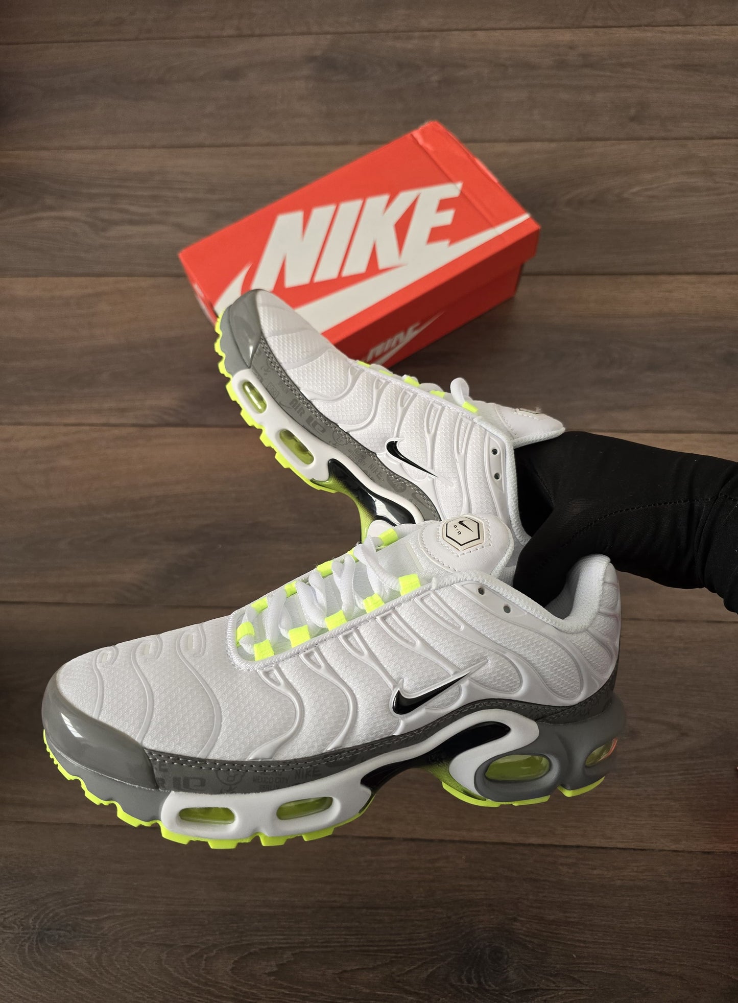 Tn blanca suela verde neon