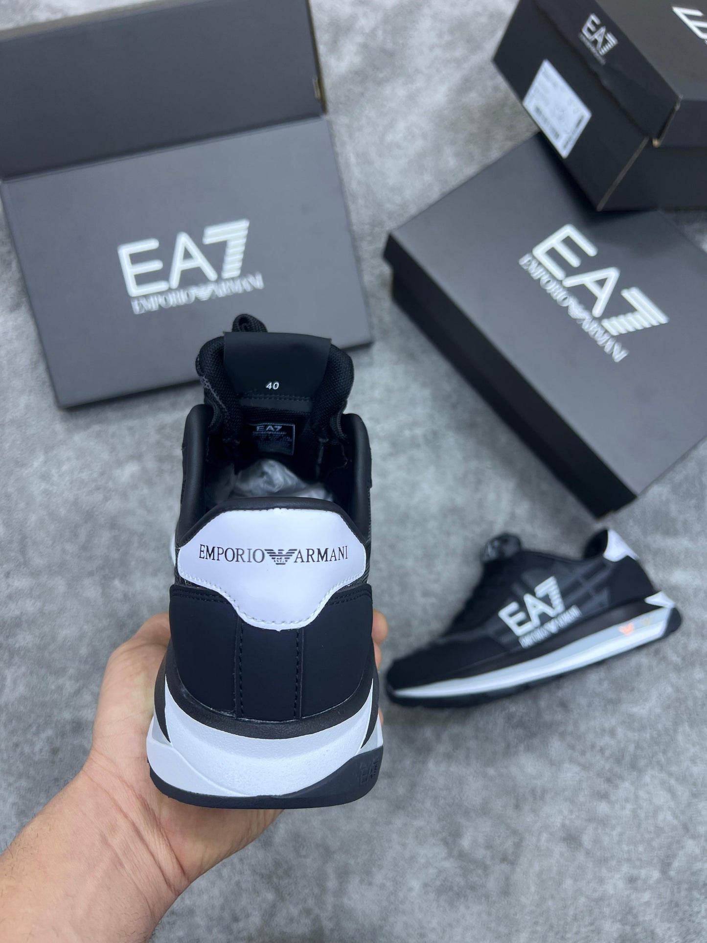 Emporio Armani negras y grises logo blanco