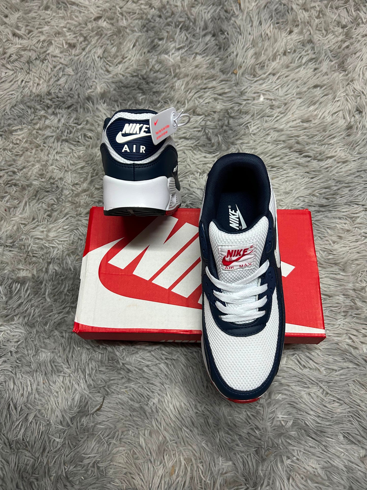 AIR MAX 90 azul marino y blanco detalles rojos