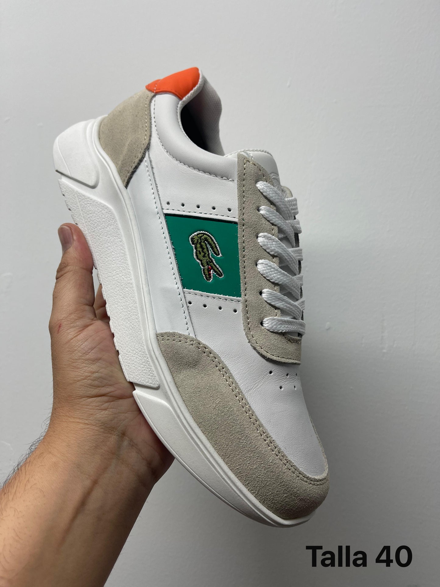 Lacoste blancas logo verde detalles naranjas